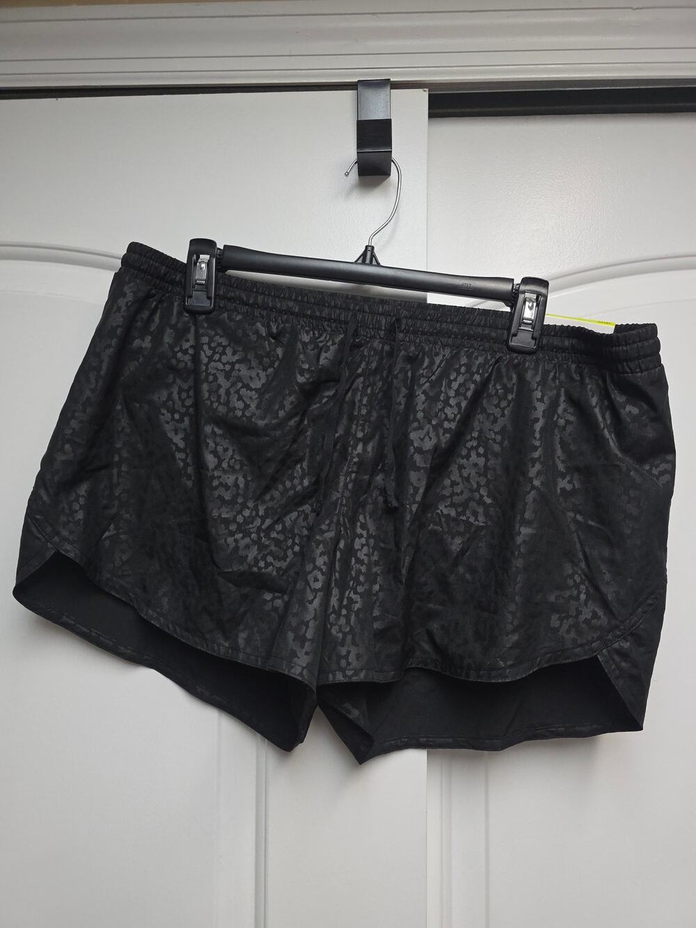 Old Navy Active Black Leopard Size Large Running Shorts "Go-Dry Liner" BNWT